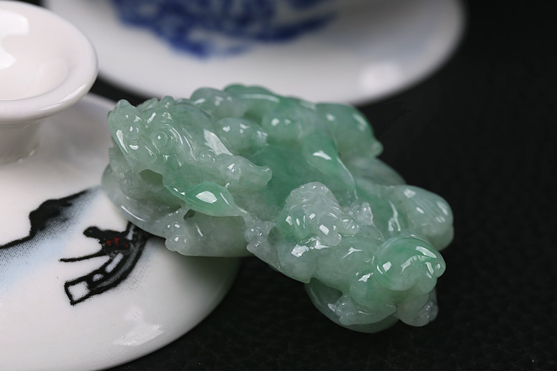 赌石翡翠原石切割视频开运貔貅如何佩戴才能转运？怎样选到好貔貅   第1张