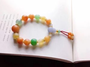 翡翠原石打磨切割机五颜六色的翡翠佛珠   第3张