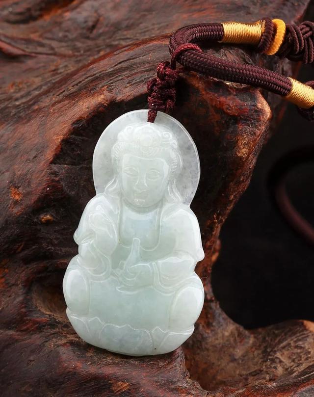 翡翠原石的比重是多少白翡翠观音的价格贵吗？我们应该要怎么挑选？  第10张