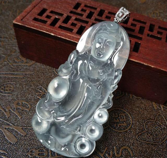 缅甸正阳绿翡翠吊坠最全翡翠知识，看了还怕被宰？  第1张