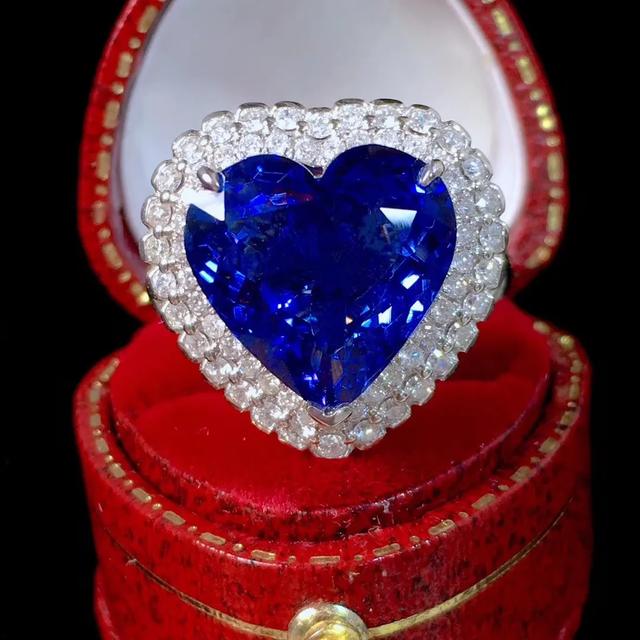 能切出高货的翡翠原石公斤料价格即将面临封矿的“绝产”宝石，这些宝石可能要涨价了  第6张