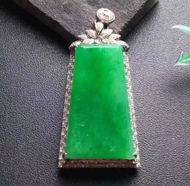 翡翠以绿为贵，你都知道怎么分辨吗？  第7张