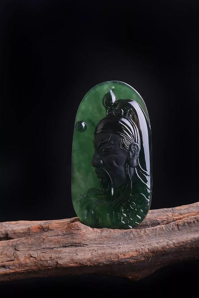 和田玉和翡翠的区别缅甸人称其为情人的影子！冰种墨翠价格可真不便宜  第2张