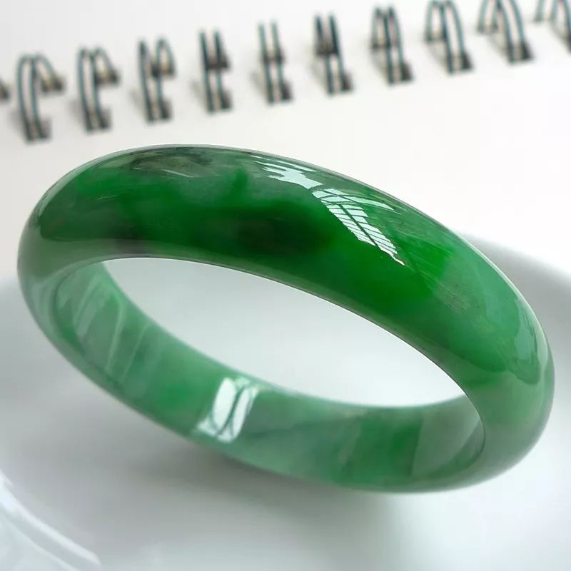 满绿翡翠一定值钱吗？满绿翡翠手镯贵在哪里？  第9张