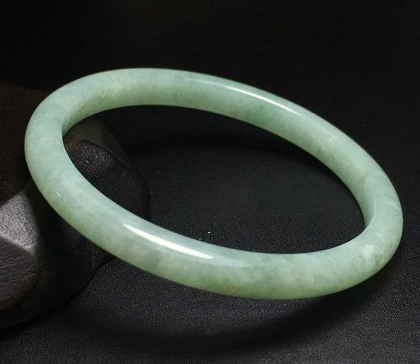 物价回到十年前？豆青翡翠手镯的价格让谁都能满意  第9张