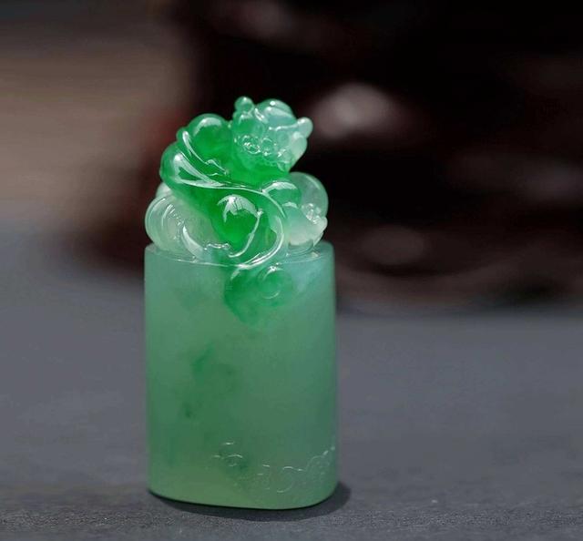 什么是冰种翡翠五句不能说如果按照重量计算翡翠的价格，砖头料就成了我们买不起的珍品  第9张