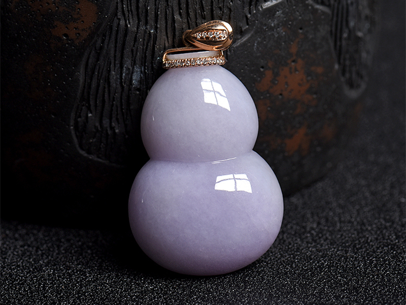 白瓷底翡翠原石图片中档翡翠也能升值！糯种翡翠怎么挑？  第4张