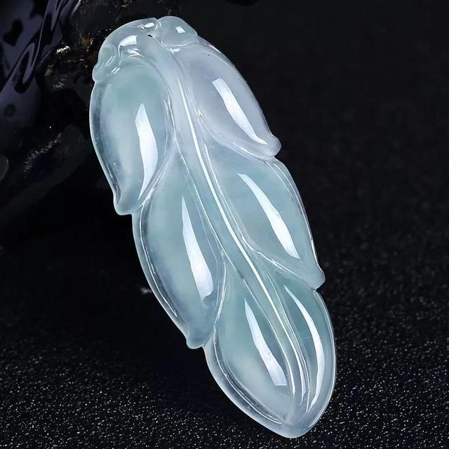 揭阳翡翠手镯批发冰糯种翡翠的价格如何？它属于什么档次？  第1张