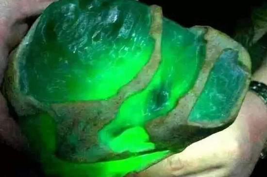照翡翠的手电筒叫什么 翡翠手电筒怎么挑选   第3张
