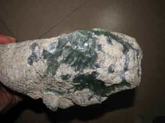 翡翠原石多少一公斤？哪里有卖？   第1张