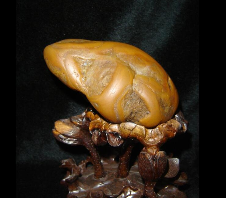 翡翠手镯还是挂件黄蜡石价格影响因素大分析，居然不止这两样，你能想到还有什么吗？  第3张