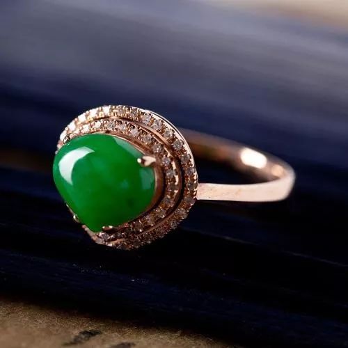 满绿翡翠一定值钱吗？满绿翡翠手镯贵在哪里？  第4张