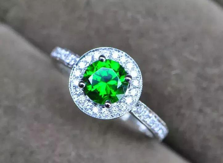 沙弗莱石PK薄荷榴石，谁才是石榴石家族的最强“升值王”？  第8张