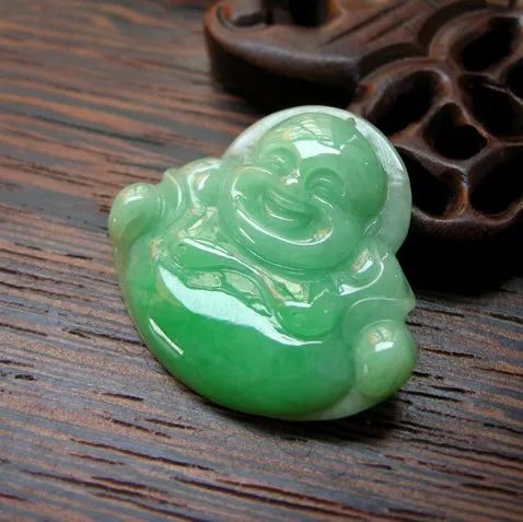 物价回到十年前？豆青翡翠手镯的价格让谁都能满意  第1张