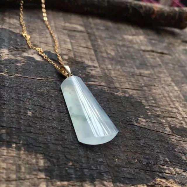 知道翡翠牌子有很多种主题，但你了解翡翠牌子的价格分级吗？  第15张