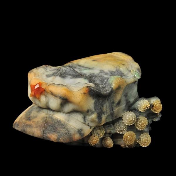 翡翠行业的未来趋势如何?有何应对办法? 第1张