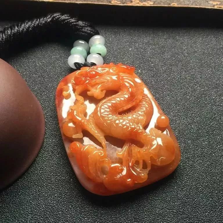 红翡是什么？可遇不可求的翡翠，说的就是它  第2张