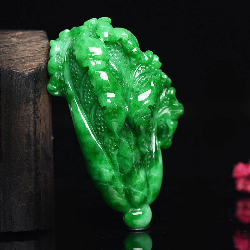 翡翠玉手镯颜色瑞丽翡翠批发市场都有哪些？这里为什么会成为翡翠批发中心呢？   第2张