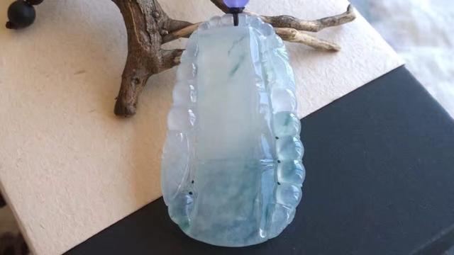 冰种翡翠会大降价吗？来了解一下  第1张