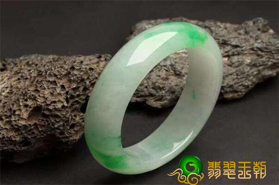 翡翠手镯如何去挑选？怎么样去选购翡翠手镯   第3张