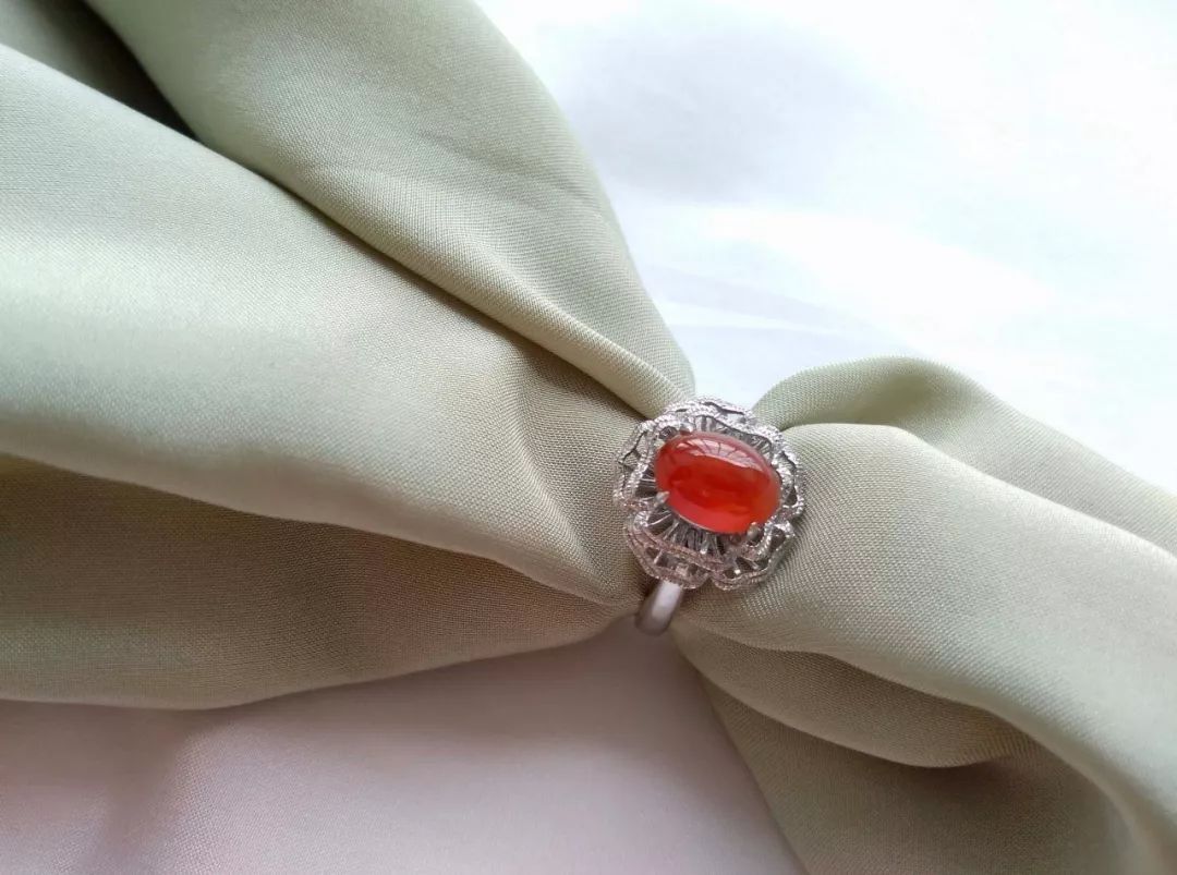 翡翠手镯起胶感什么是红翡？为何有“万翠易得，一翡难求”的说法  第6张