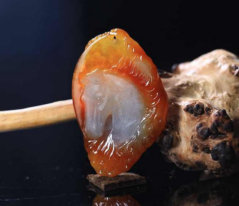 哪有鉴定翡翠的地方厉害了我的红翡，一棵巧雕盆栽就价值八十万！  第12张