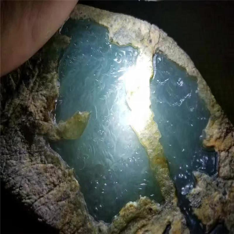 深度剖析，未来几年翡翠原石价格将会持续上涨，你怎么看？  第1张