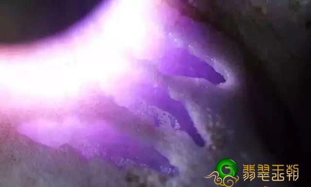 老坑翠绿翡翠一览无余的紫罗兰花翡翠，真是美炸了！！   第4张