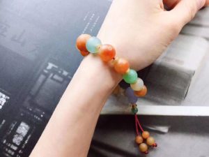 翡翠原石打磨切割机五颜六色的翡翠佛珠   第4张