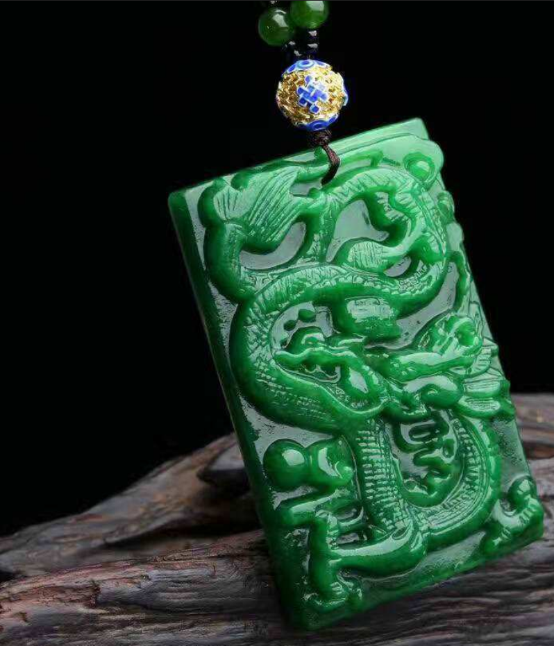 铁龙生翡翠值得买吗？它是少数颜色很美价格还十分实惠的翡翠！  第7张