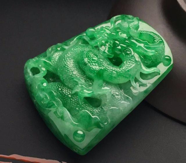 翡翠以绿为贵，你都知道怎么分辨吗？  第11张