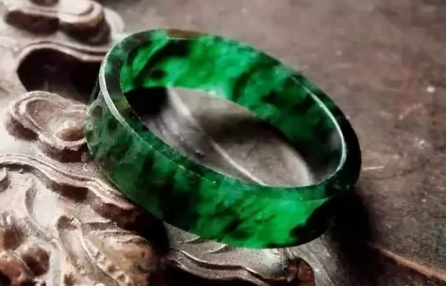 翡翠手镯阳绿飘花今天教朋友们认清翡翠的“三青三水”，买玉不吃亏  第3张