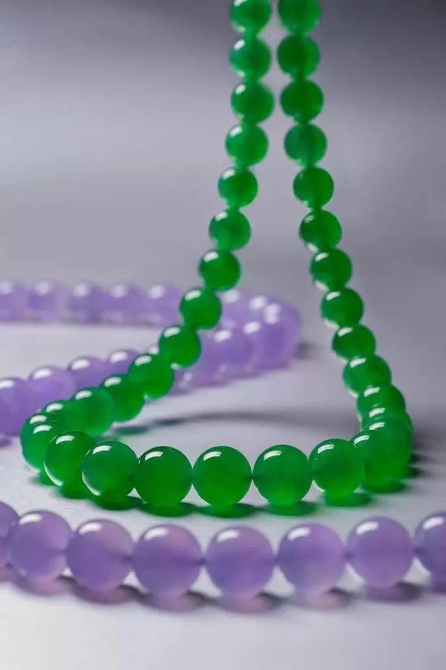 列举2018年翡翠拍卖行情，对比看看你手中的翡翠价值几何  第8张