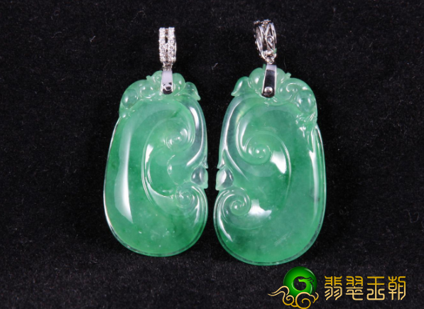 一个翡翠吊坠多少钱？快来看看你买贵了没有！   第1张