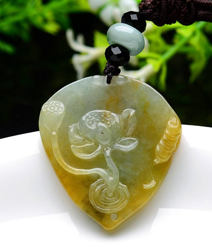 翡翠吊坠的鉴定风格庄严大气，被视为权力和财富的象征，黄翡的价格仍十分实惠  第20张