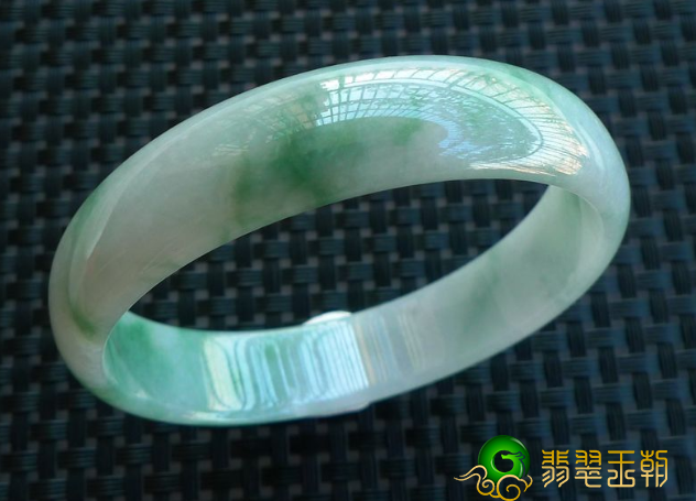 玩玉值钱吗糯种翡翠手镯多少钱? 看完不再花冤枉钱   第1张