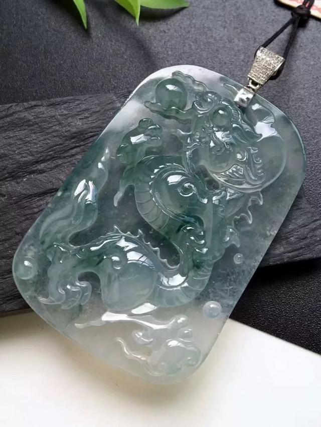 知道翡翠牌子有很多种主题，但你了解翡翠牌子的价格分级吗？  第3张