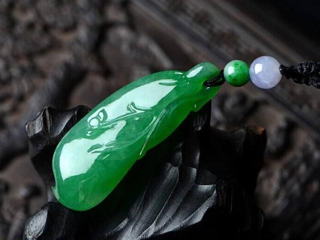 从备受瞩目到遭人嫌弃，经历高开低走后，白色翡翠终于再次逆袭！  第10张