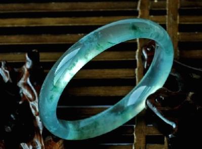 玉器和翡翠如何鉴别方法什么样的翡翠才是冰种翡翠  第1张