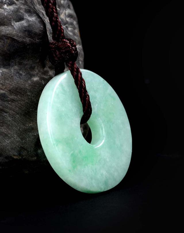 同是糯种翡翠，为什么价格差距那么大？原来翡翠还可以这样细分  第2张