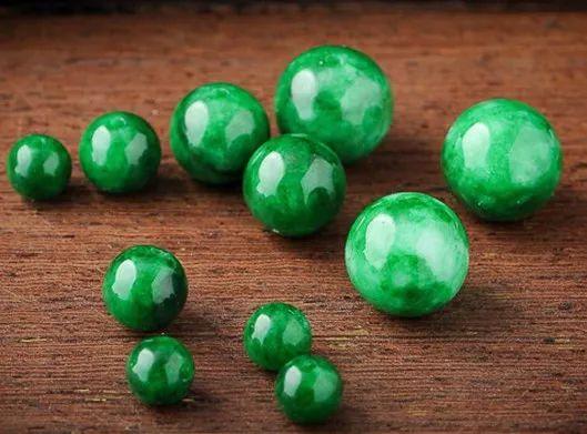 都说绿色的翡翠最贵，但这种满绿竟然不值钱？  第10张