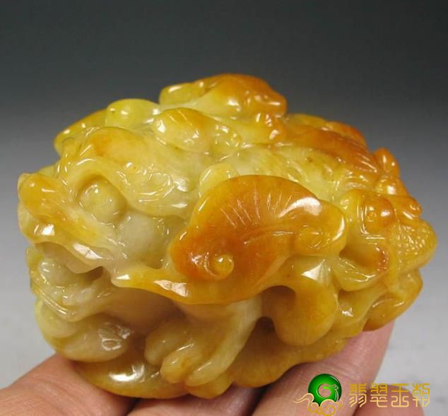 绝品的翡色翡翠——鸡冠子红和鸡油黄翡翠赏析   第3张