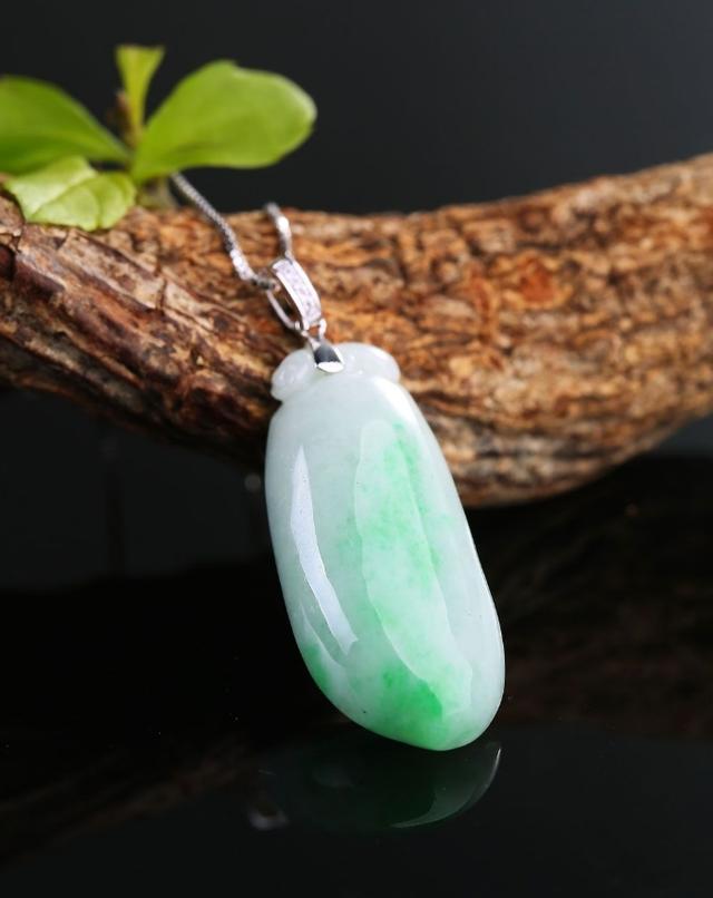 同是糯种翡翠，为什么价格差距那么大？原来翡翠还可以这样细分  第4张