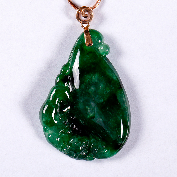 老坑翡翠凭什么就比新坑翡翠价值高？他们差在了哪里呢  第1张