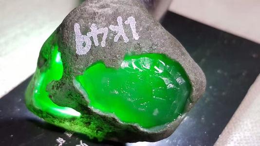 吉安玉器交易翡翠行情一路走高，各方因素追捧，2020年翡翠价格上涨了多少？  第3张