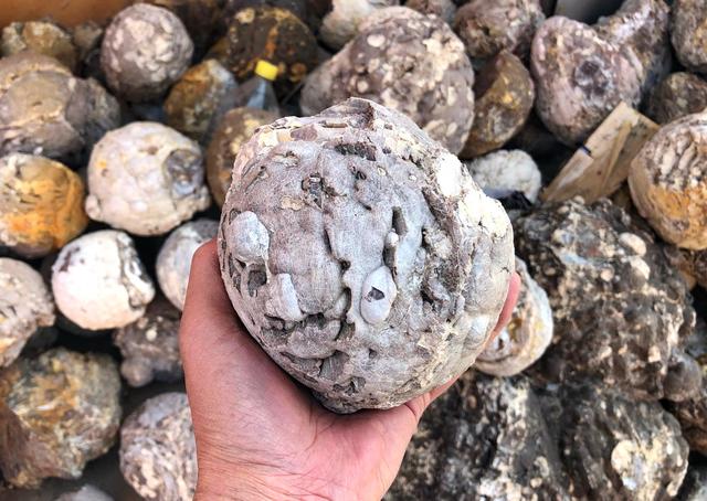 玛瑙第一镇：疫情后生意惨淡，水胆玛瑙白菜价，玛瑙这行业怎么了  第3张