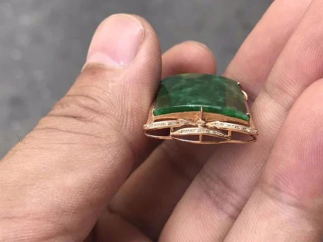 翡翠原石上气味吗铁龙生翡翠究竟值不值得选购？  第6张