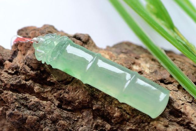 冰种飘蓝花翡翠图片翡翠节节高，日子红火火一年更比一年好   第2张