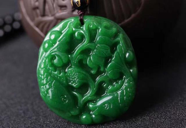 翡翠以绿为贵，你都知道怎么分辨吗？  第14张