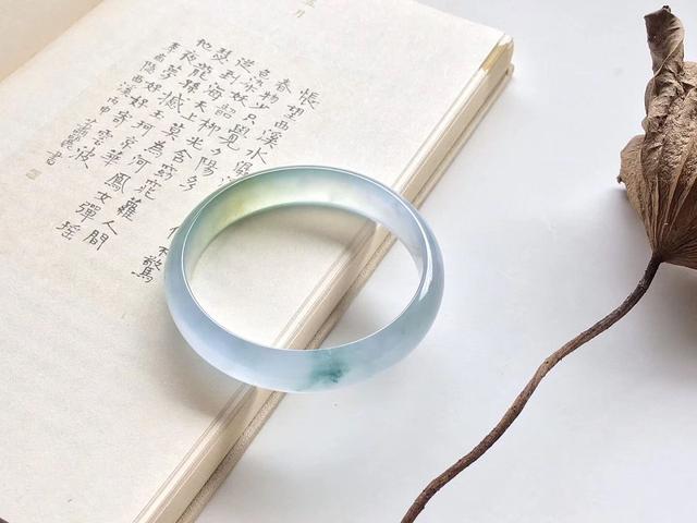 如何判断翡翠手镯的价格，看完终生受益！  第7张